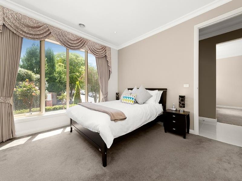 1/2 Efron Court, Box Hill North image 6