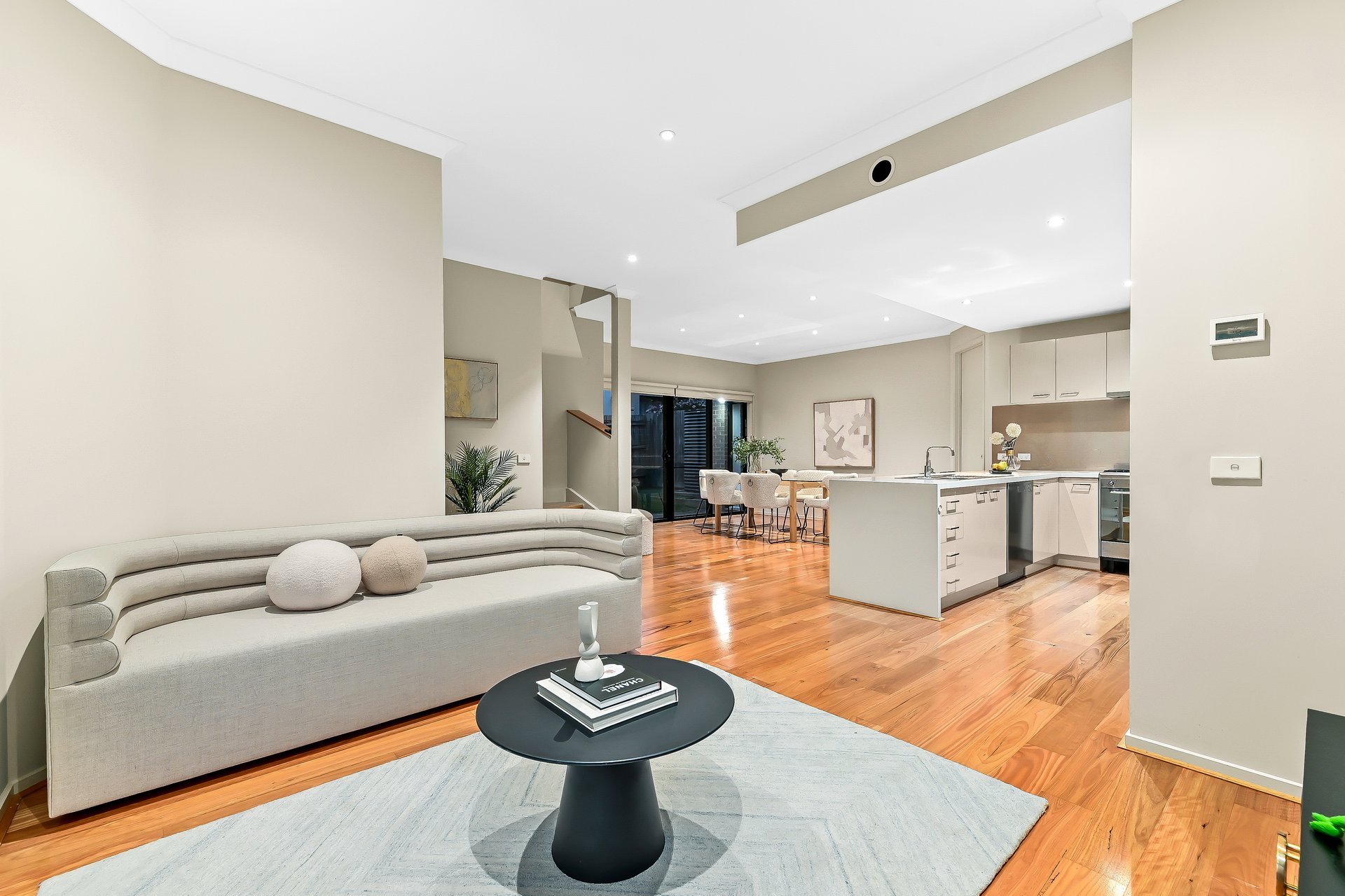 1/2 Elm Grove, Mount Waverley image 2
