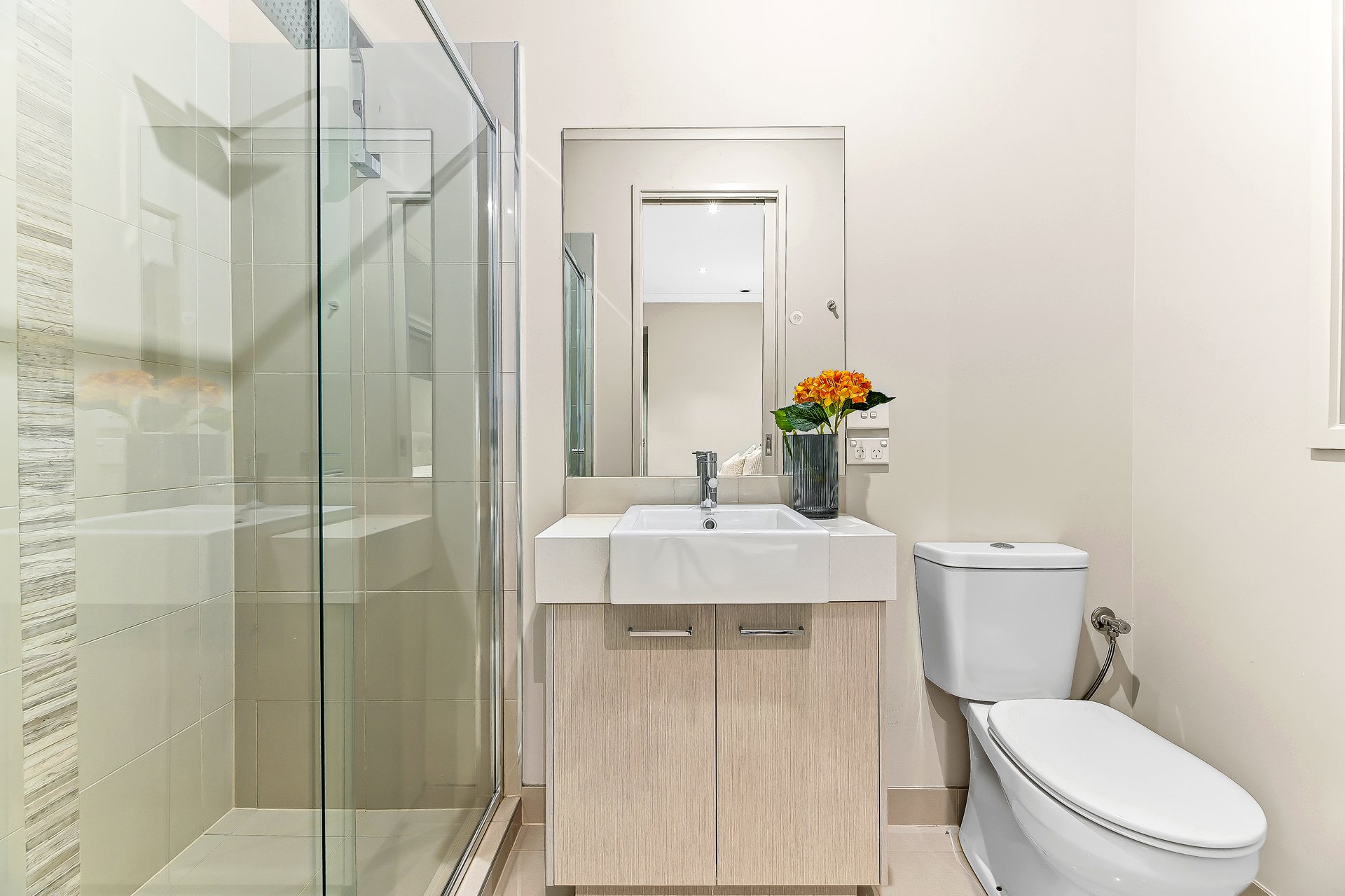 1/2 Elm Grove, Mount Waverley image 9