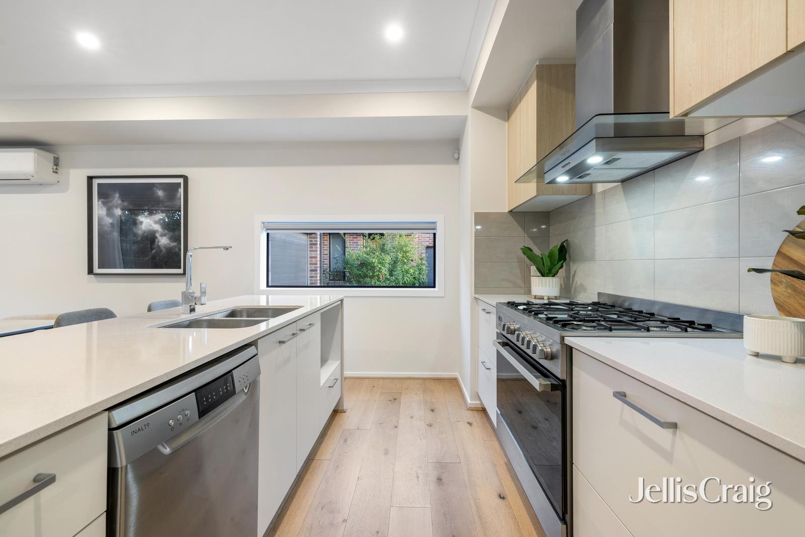 1/2 Elmhurst Road, Blackburn image 4