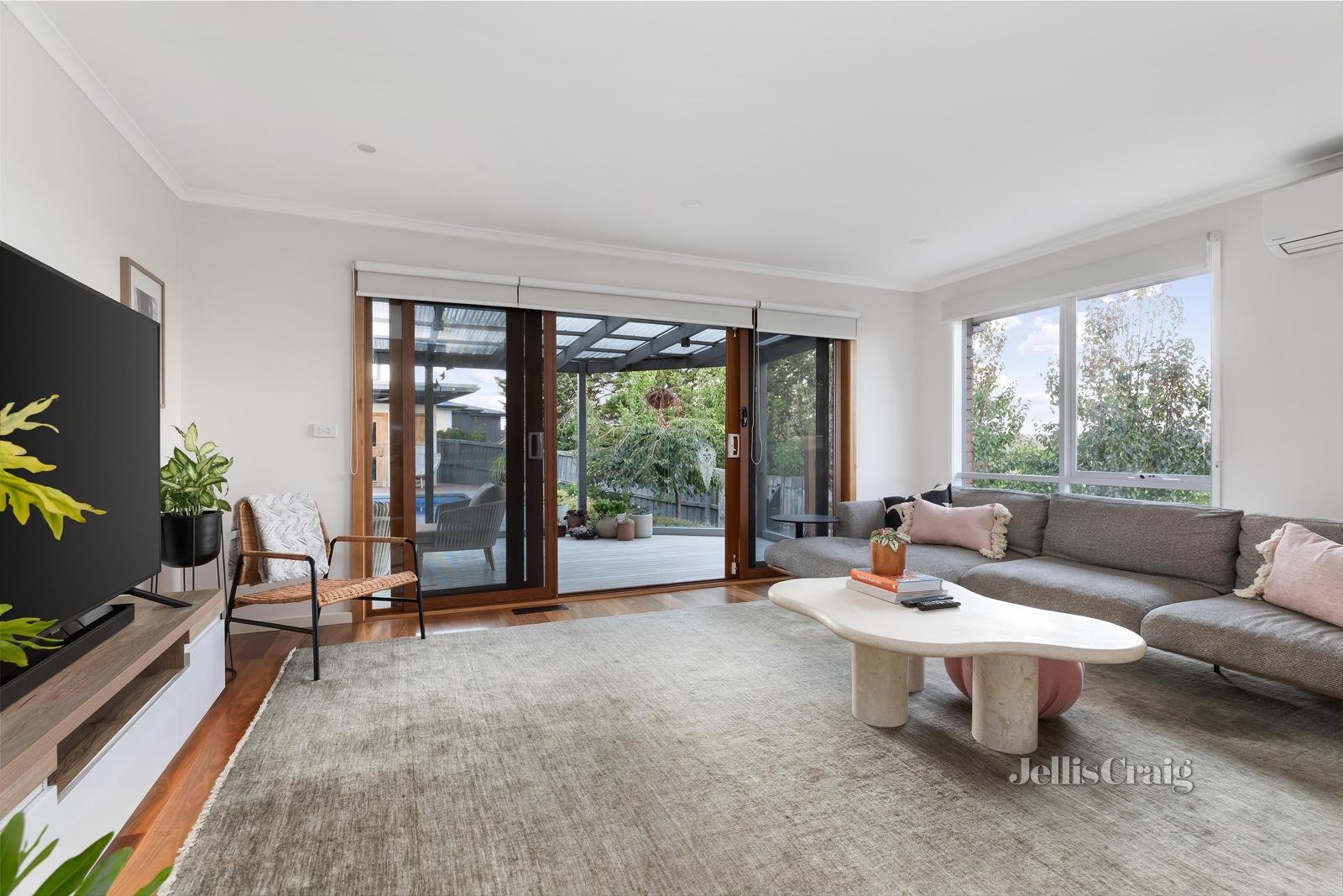 12 Elmwood Rise, Eltham North image 12