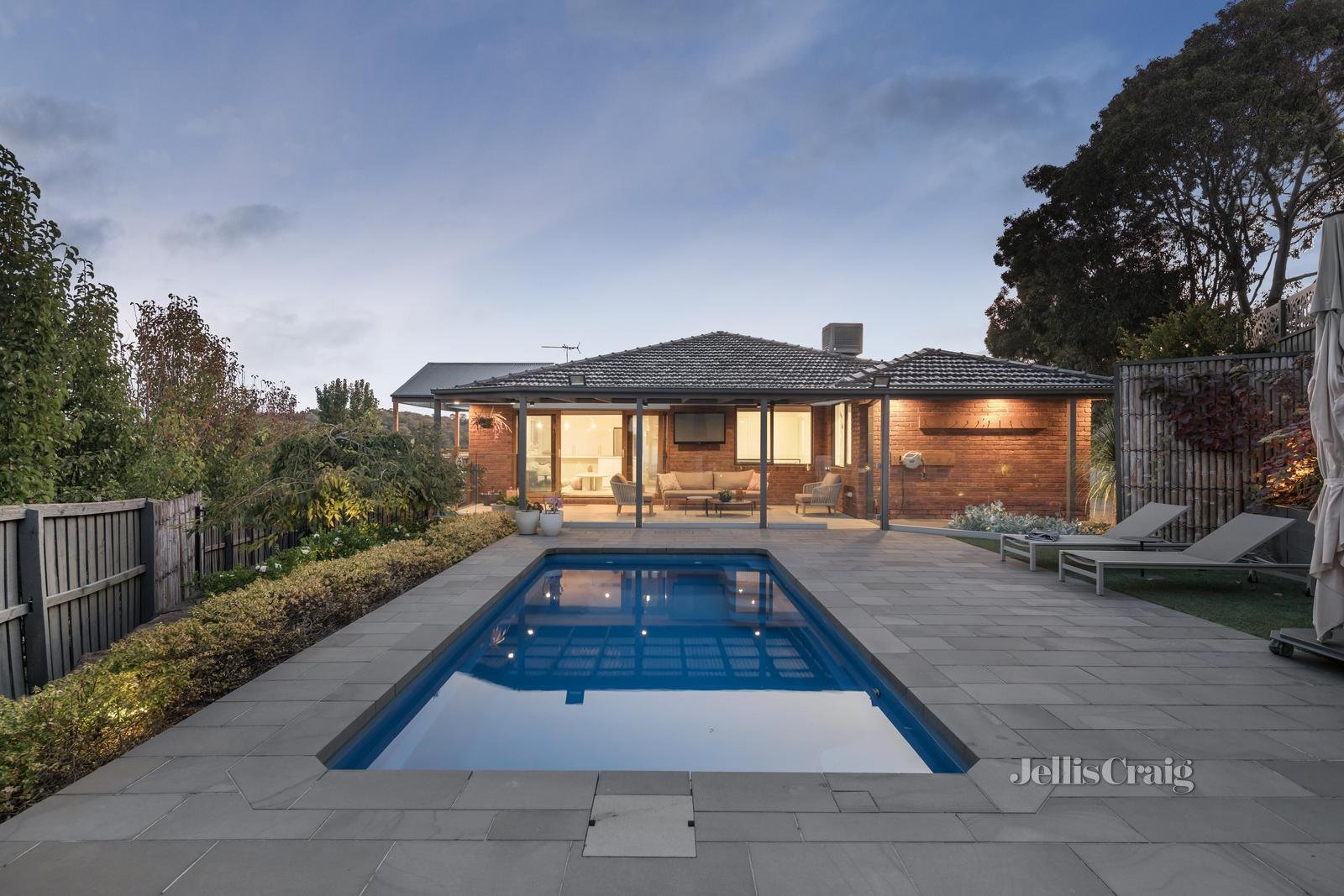 12 Elmwood Rise, Eltham North image 14