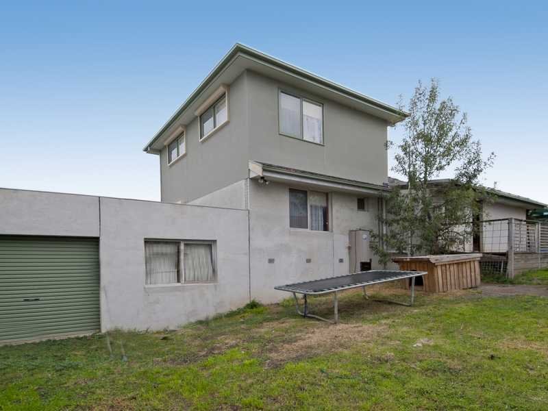 12 Emerald Court, Belmont image 4