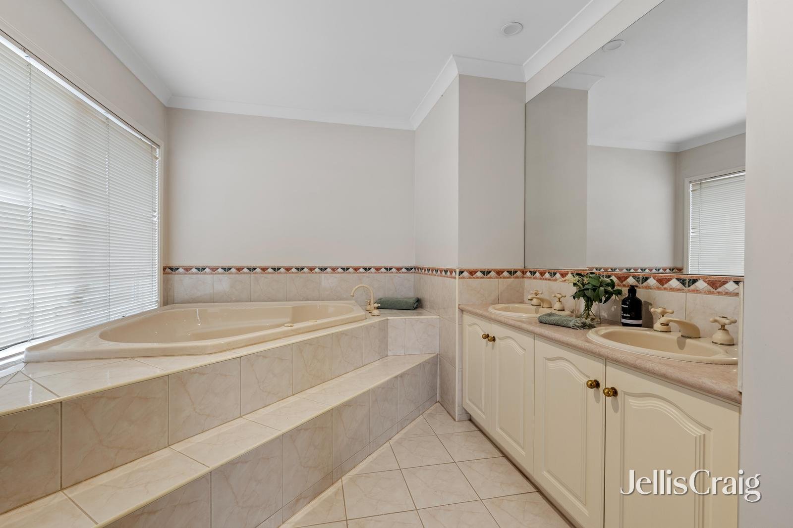 12 Epworth Court, Glen Waverley image 9