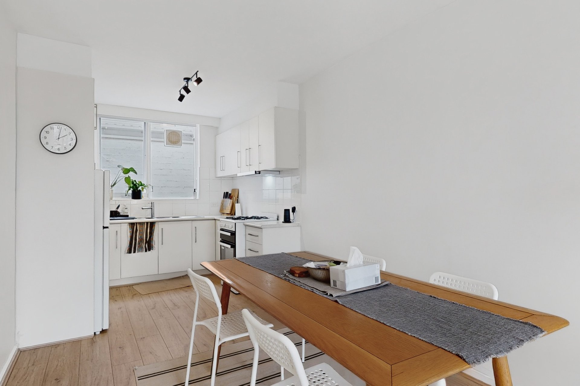 1/2 Erindale Avenue, Ripponlea image 3