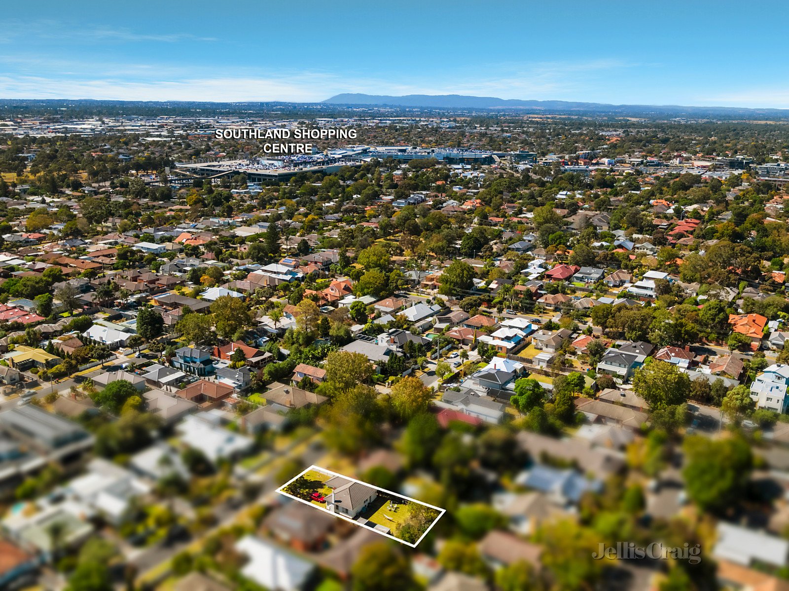 12 Erskine Avenue, Cheltenham image 4