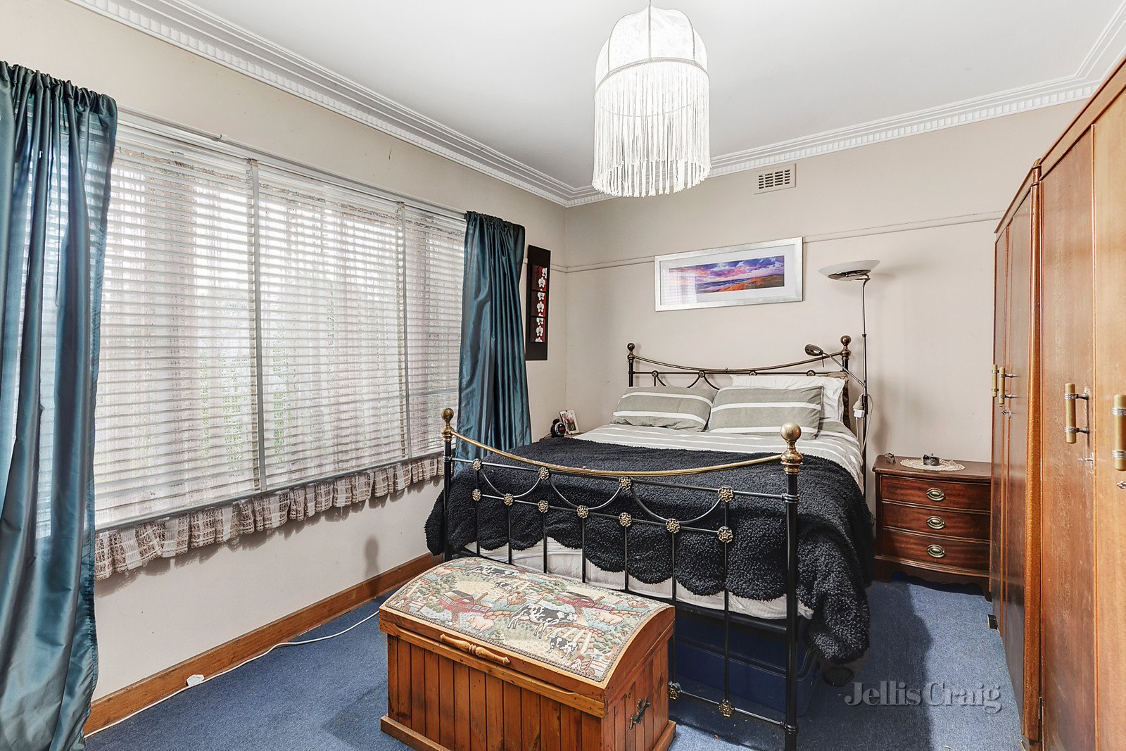 12 Erskine Avenue, Cheltenham image 7