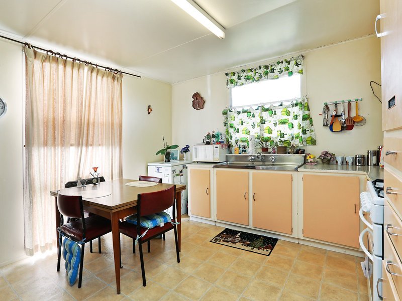 12 Eumeralla Street, Corio image 2