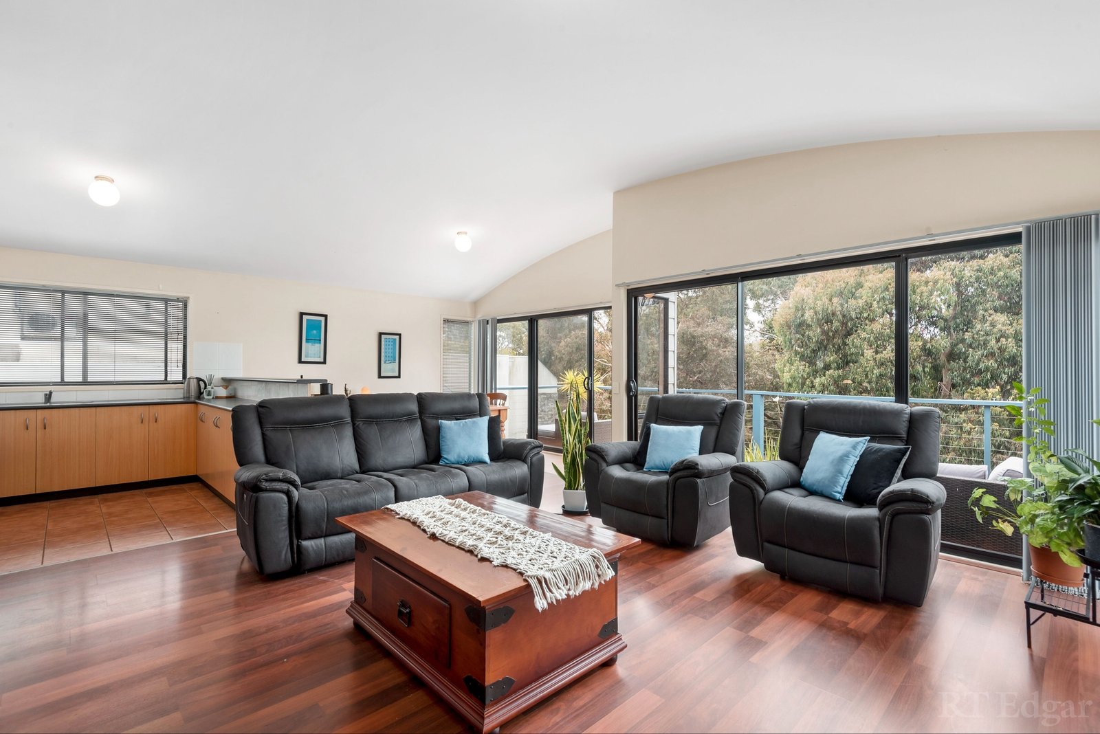 Property Gallery Thumbnail 7