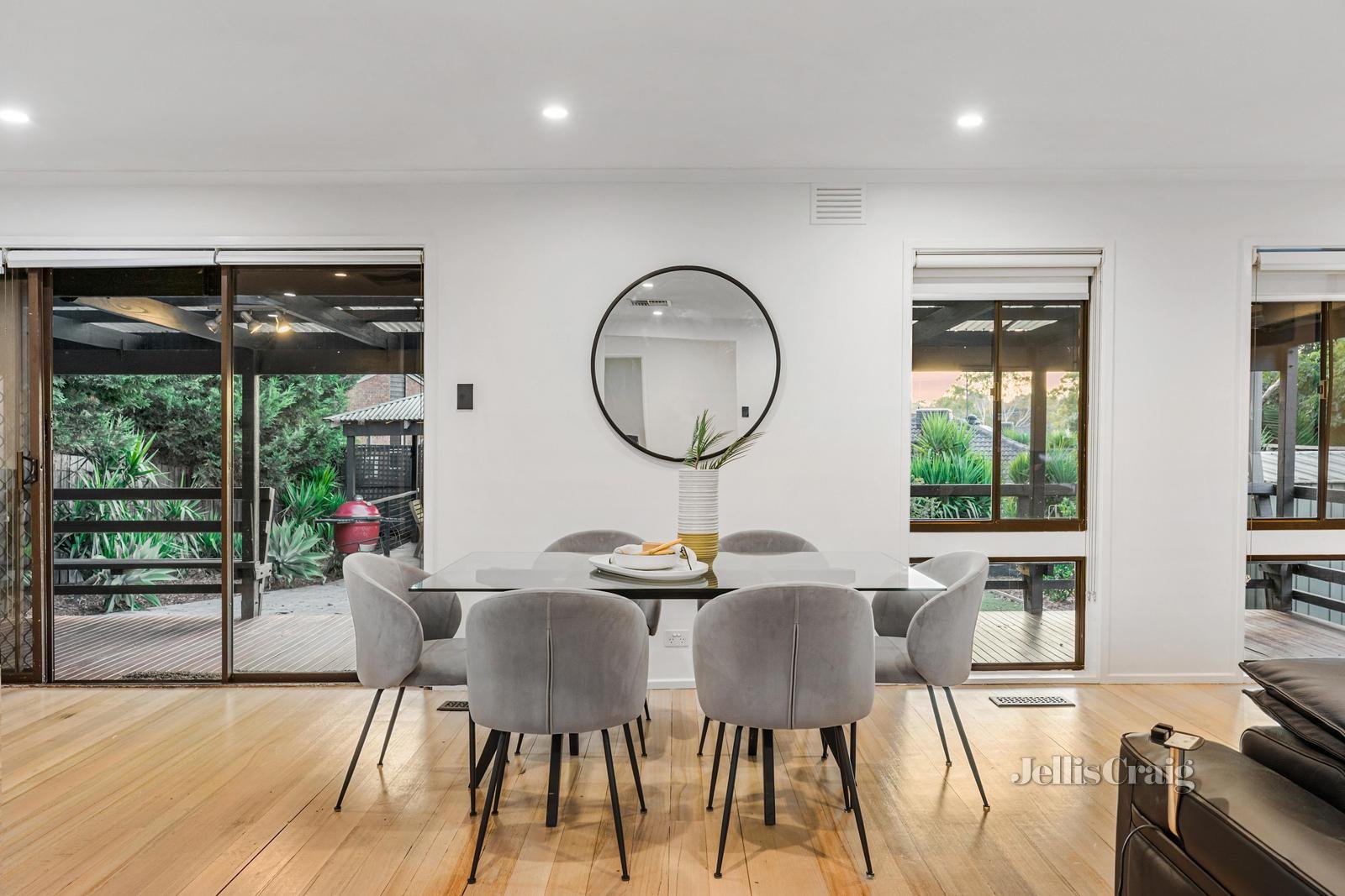 12 Floriston Grove, Eltham image 3