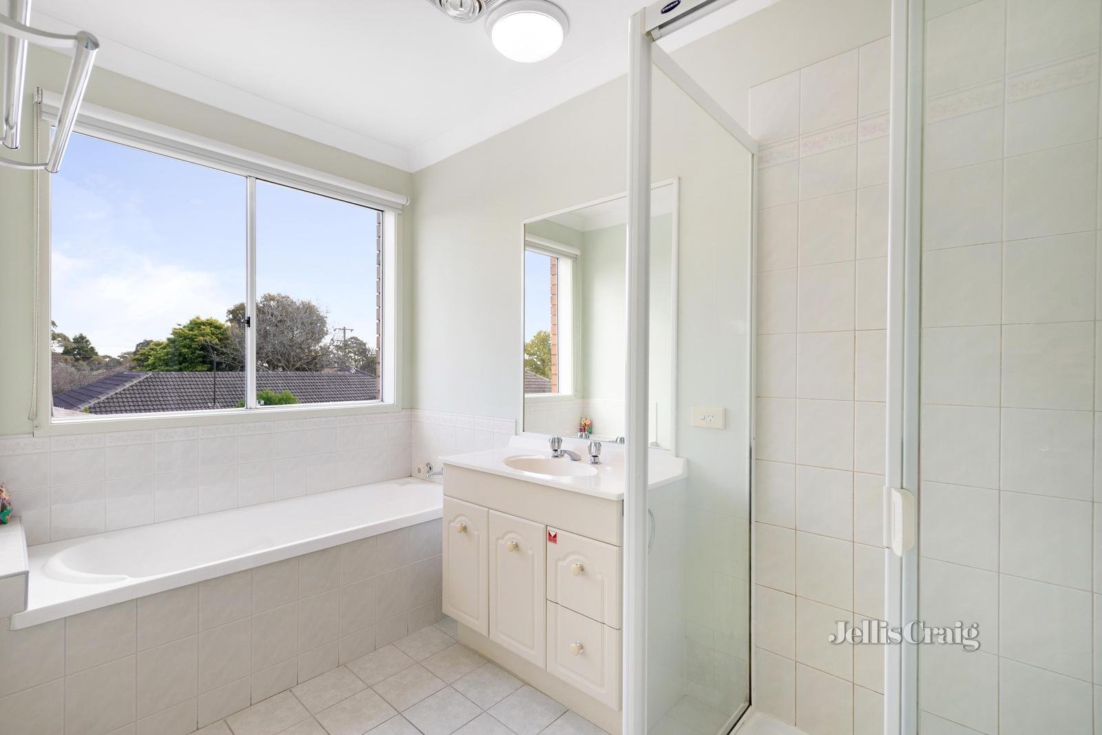 12 Forest Glen Avenue, Blackburn South image 8