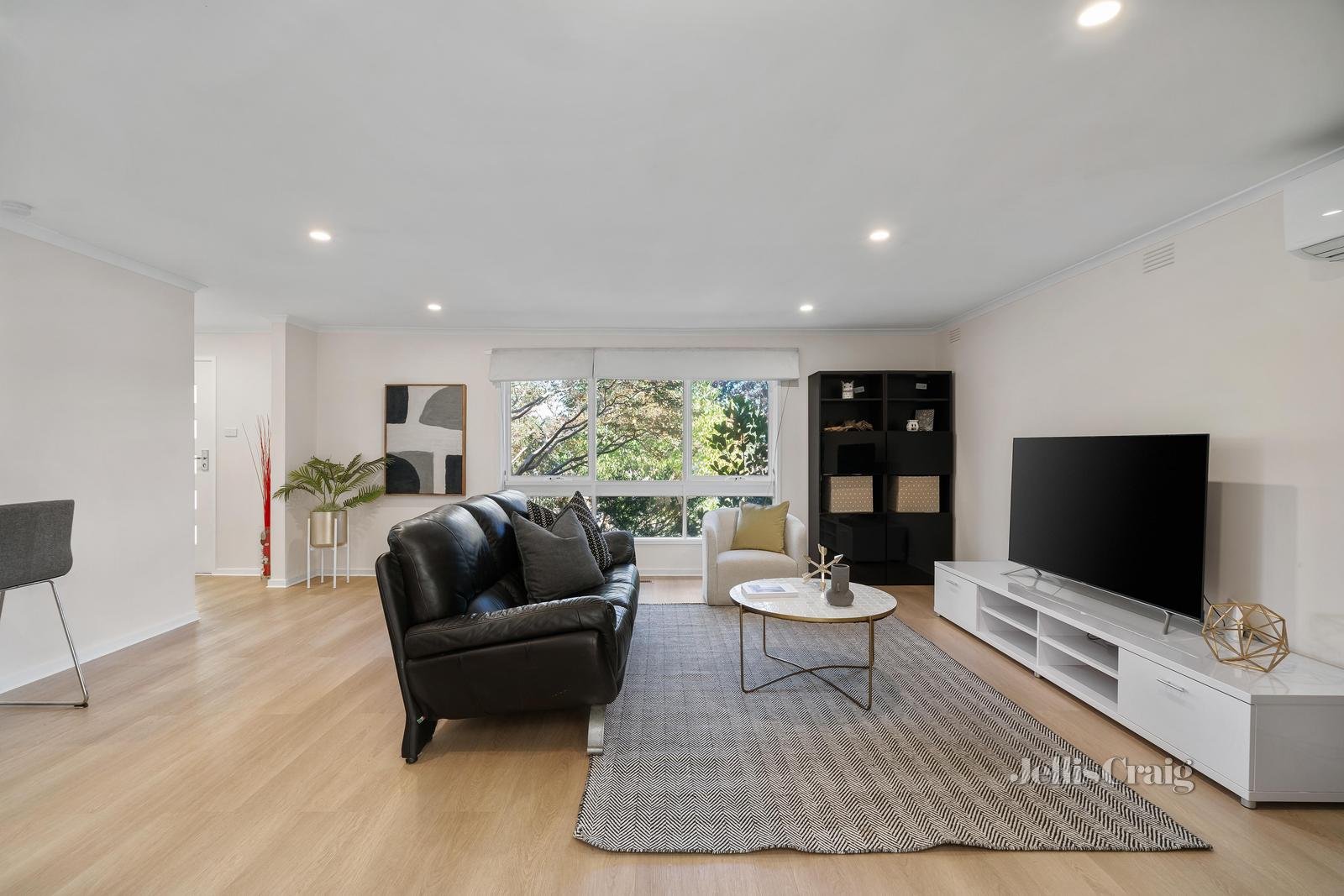 12 Gauntlet Avenue, Glen Waverley image 3