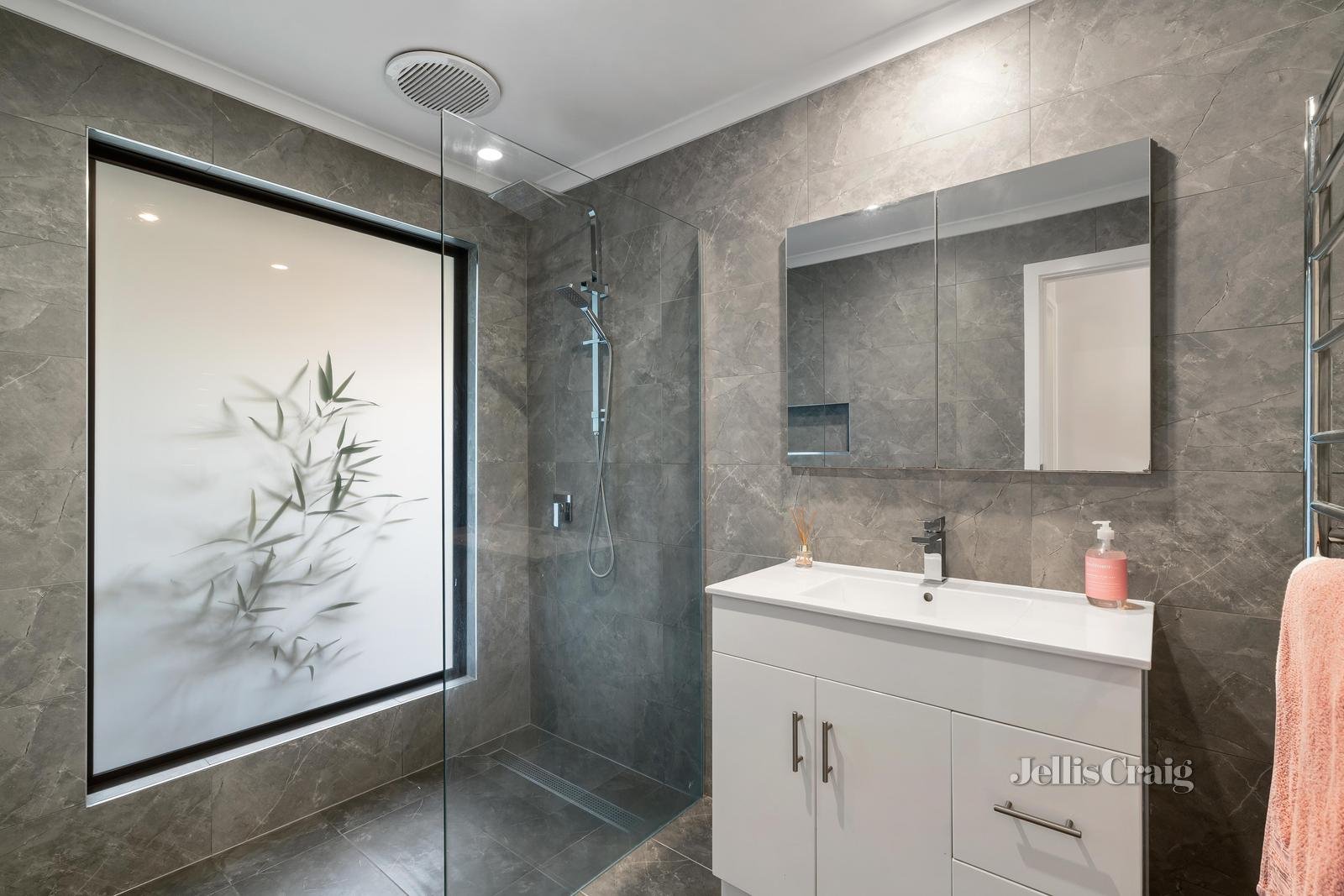 12 Gauntlet Avenue, Glen Waverley image 6