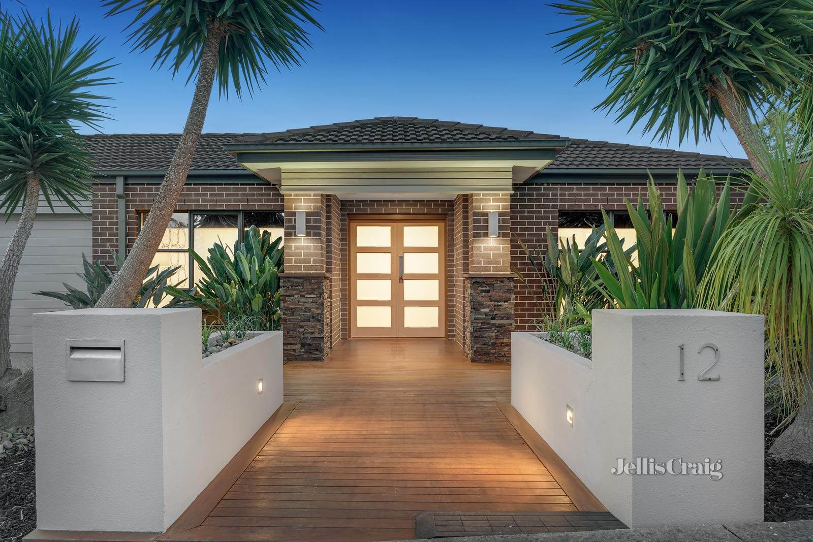 12 Glass Crescent, Doreen image 1