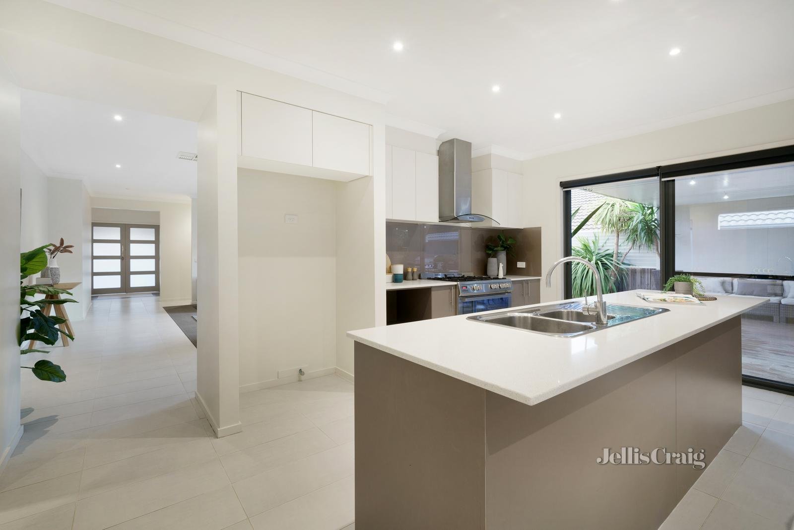 12 Glass Crescent, Doreen image 2