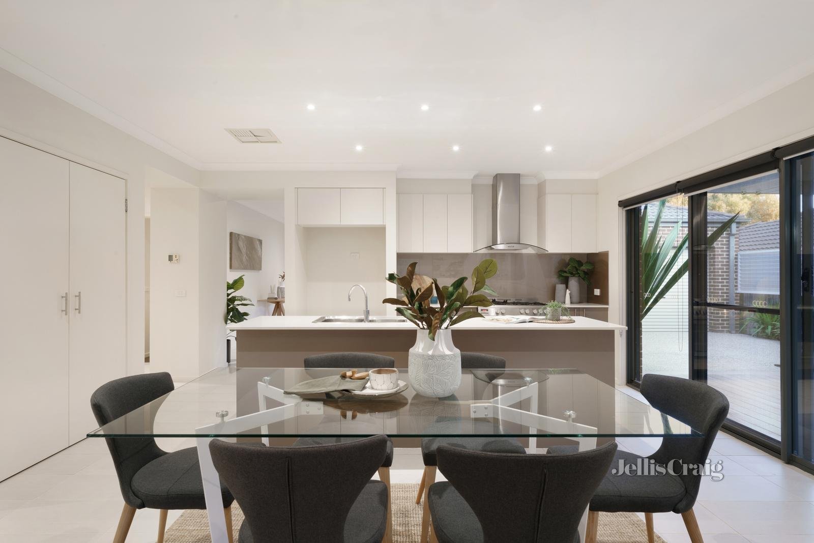 12 Glass Crescent, Doreen image 4