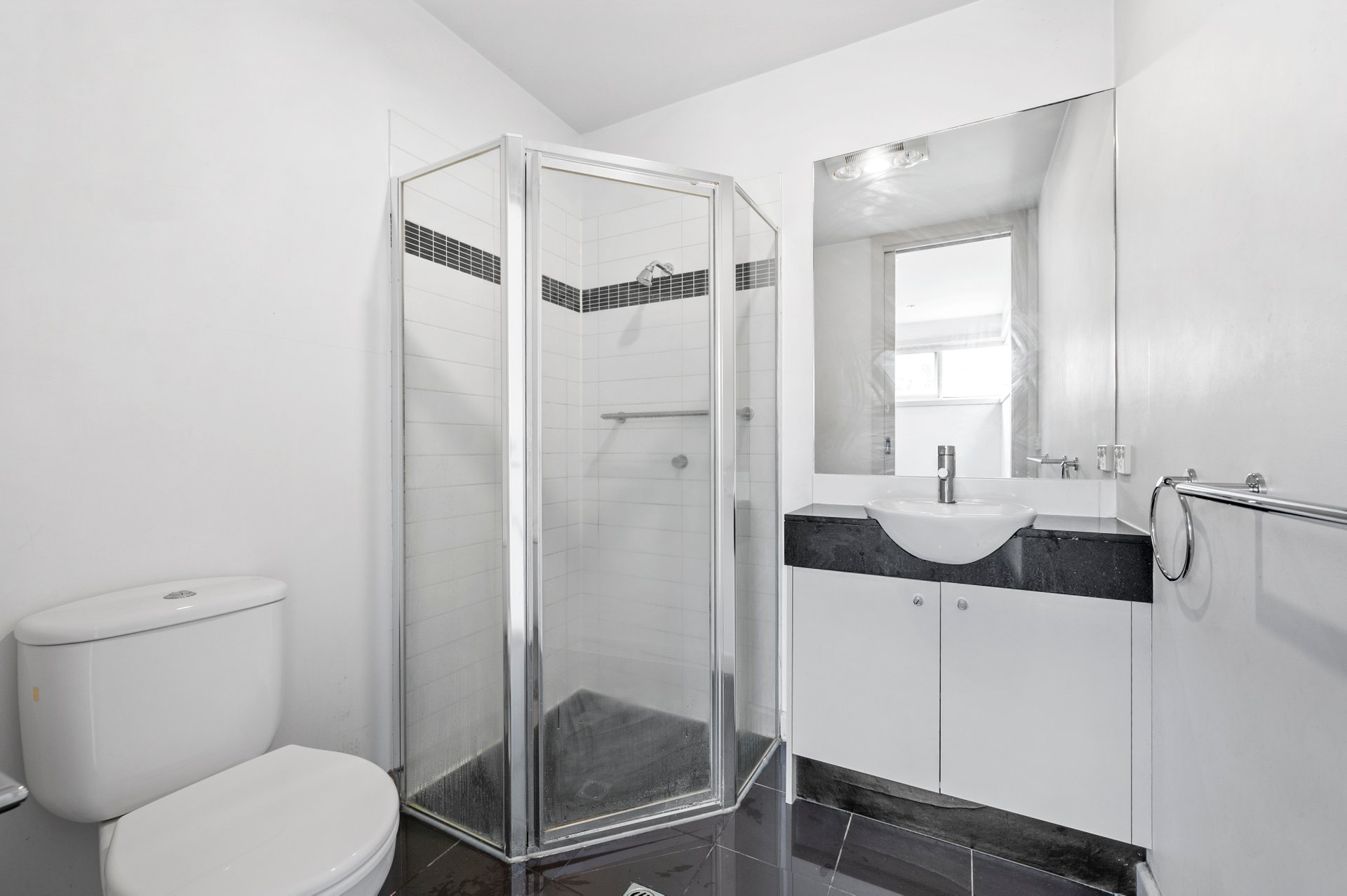 1/2 Glass Street, Essendon image 6