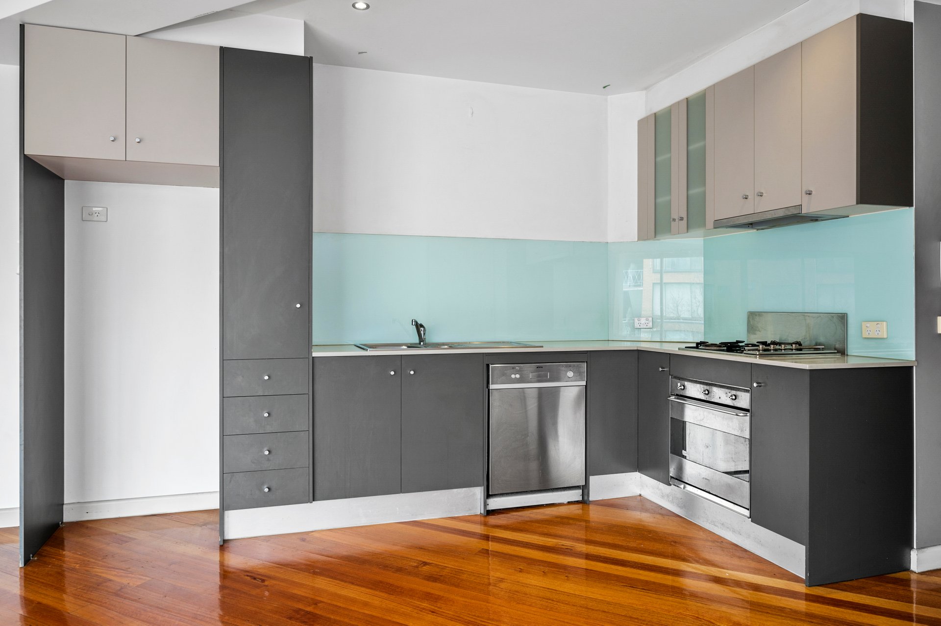 1/2 Glass Street, Essendon image 2