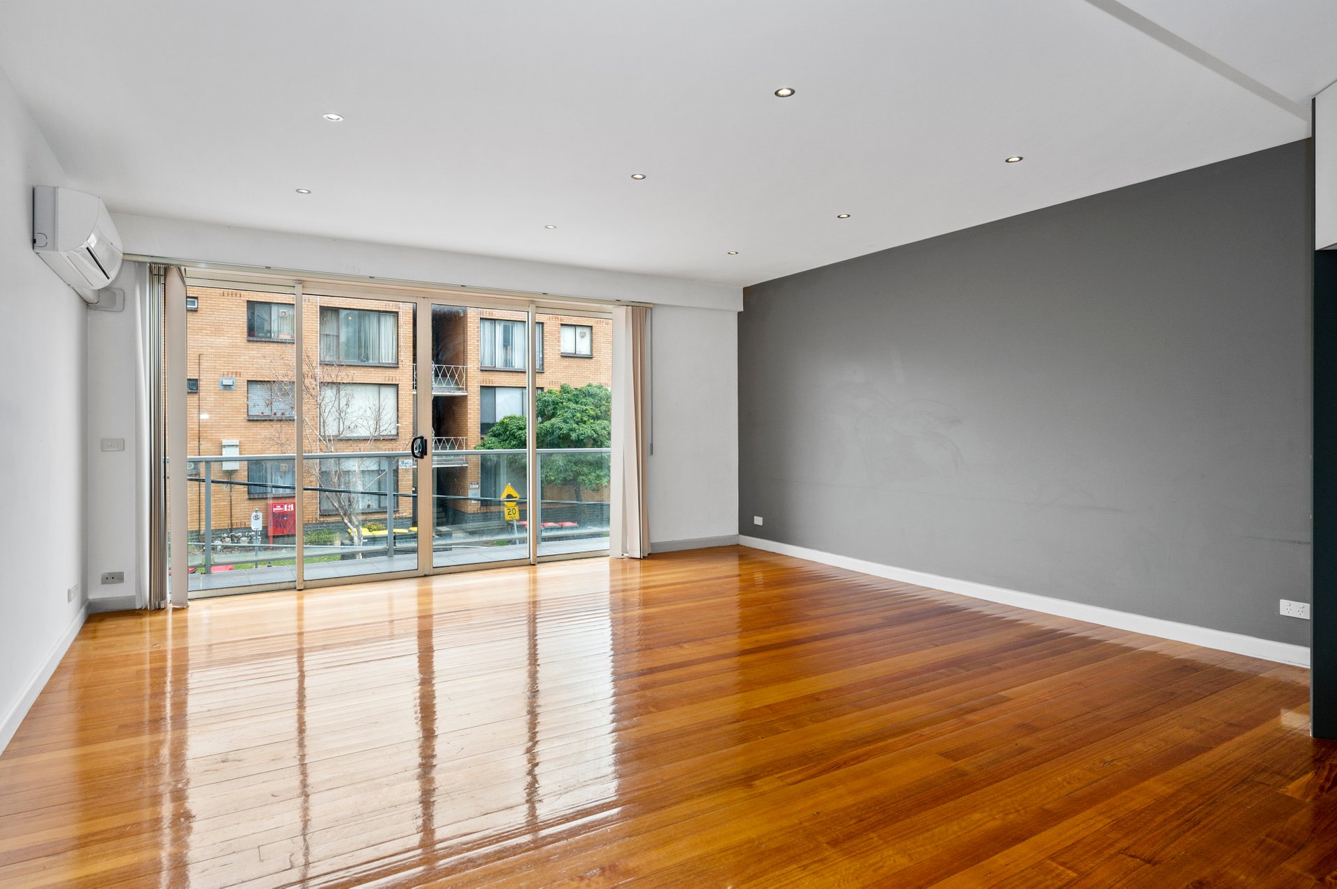 1/2 Glass Street, Essendon image 3