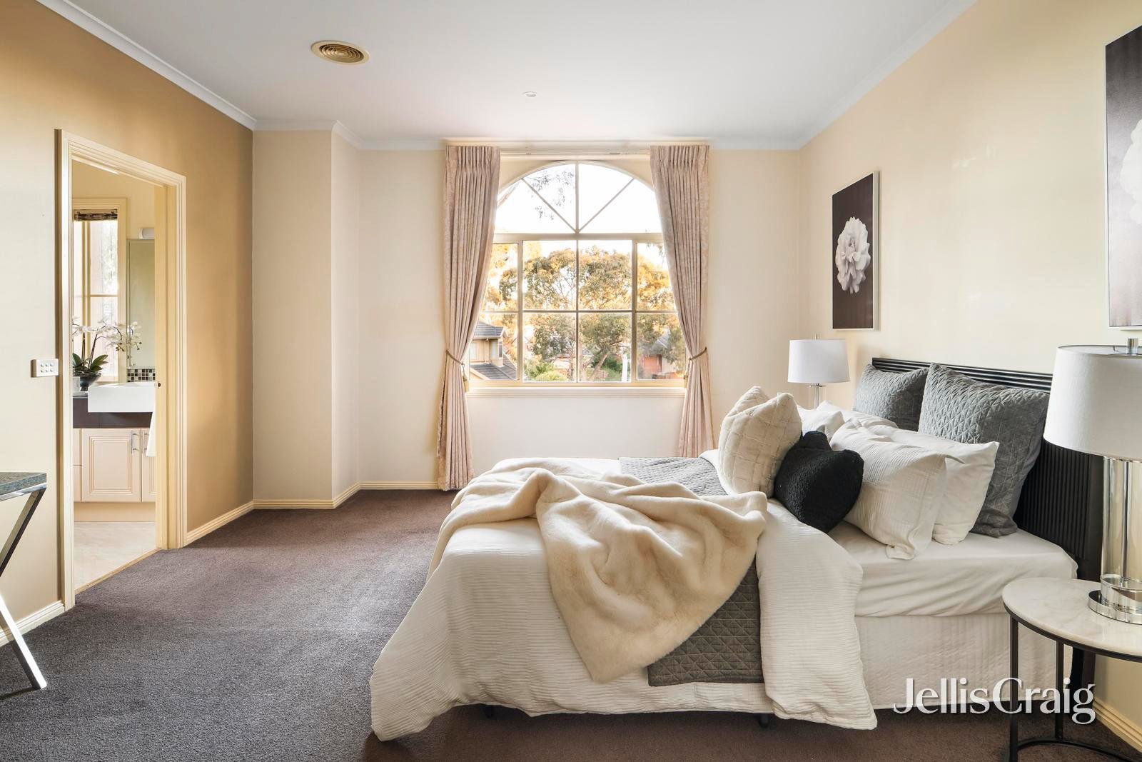 12 Gonella Crescent, Bundoora image 9