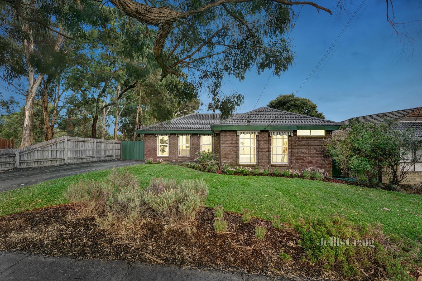 12 Goolgung Grove, Greensborough image 1