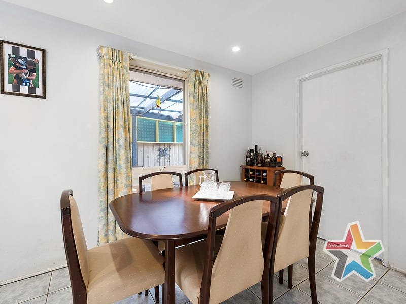 1/2 Goroke Court, Croydon South image 6