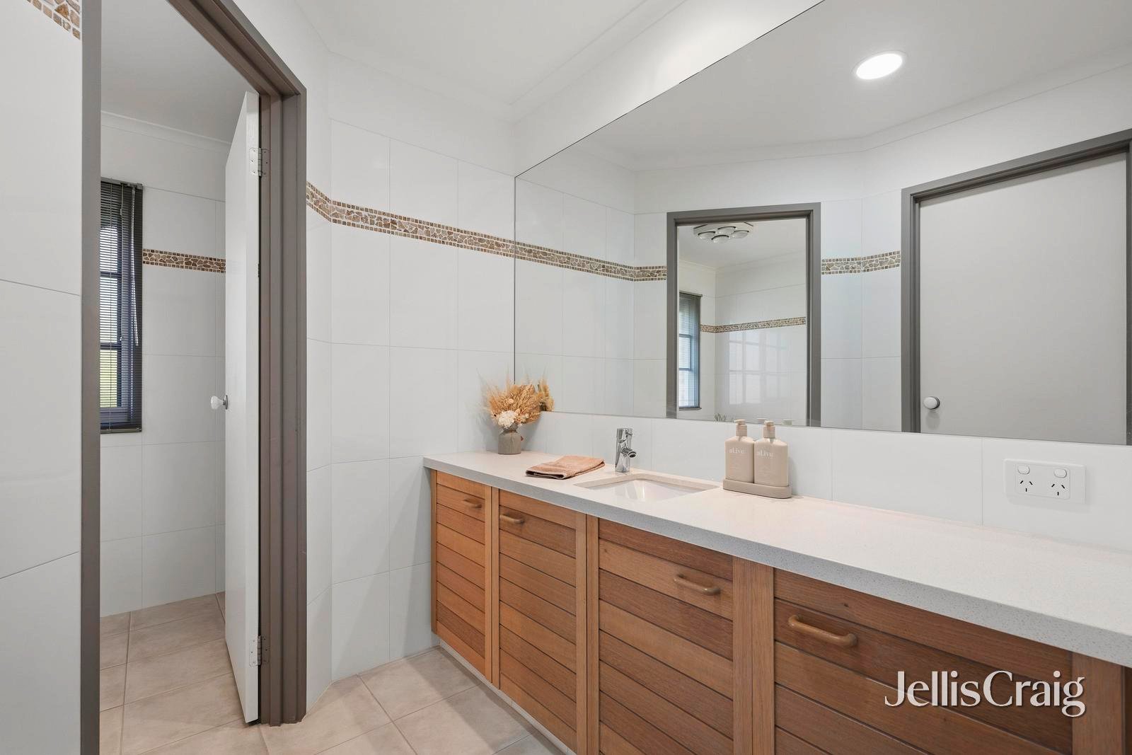 12 Great Oak Court, Mooroolbark image 17