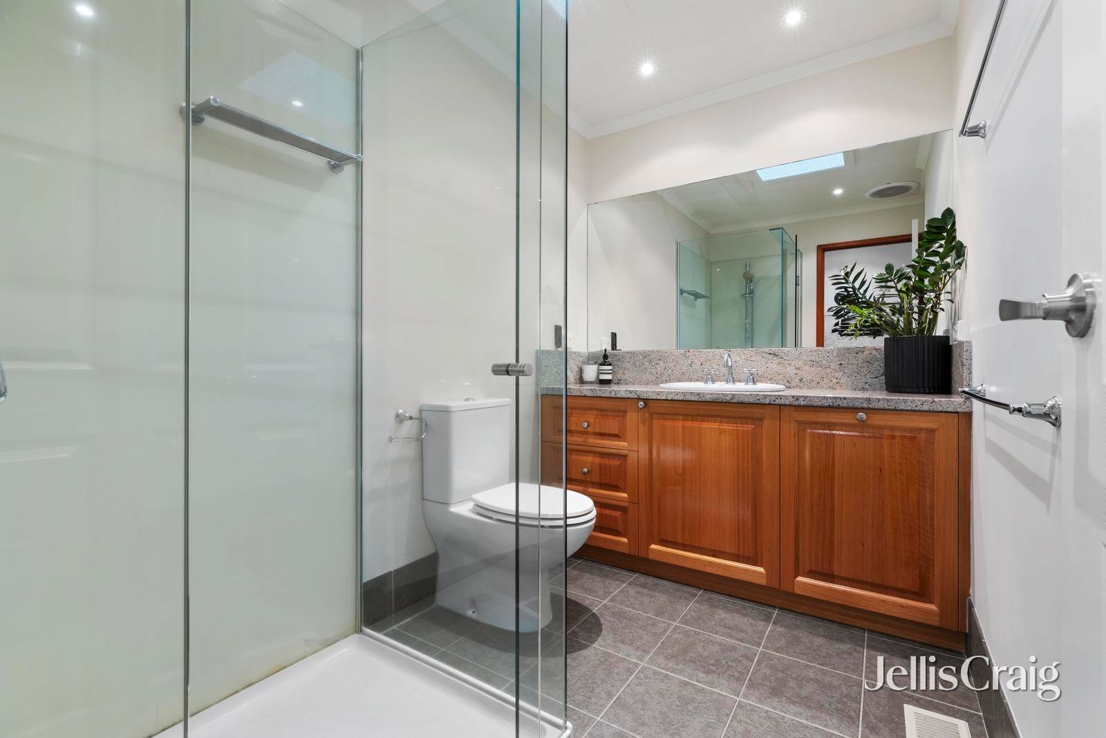 1/2 Hammence Street, Glen&nbsp;Waverley image 14