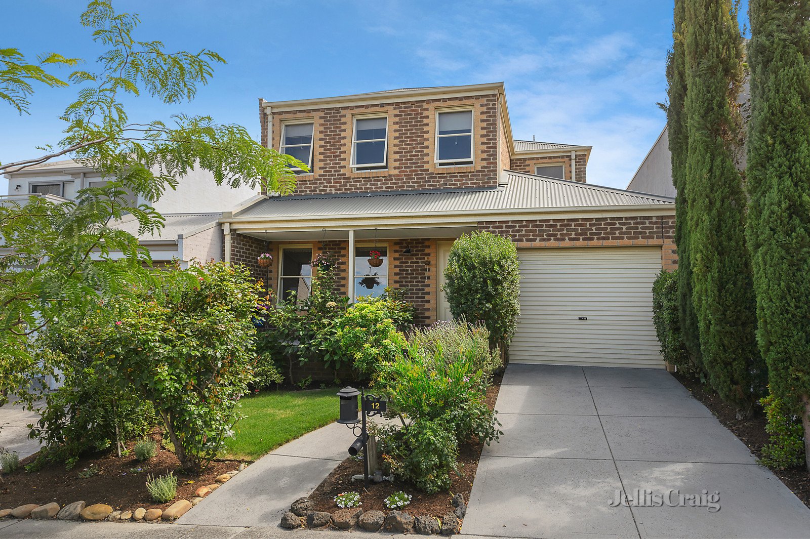 12 Hansen Close, Burwood image 1