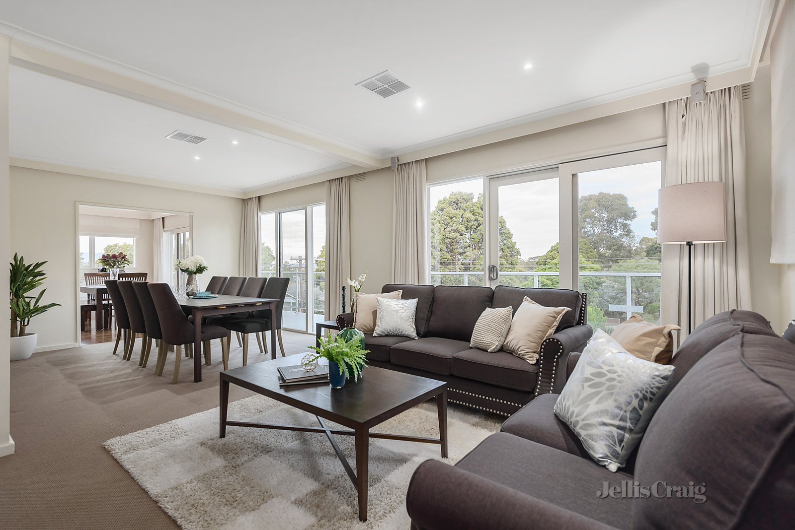 12 Hanwell Court, Glen Waverley image 2