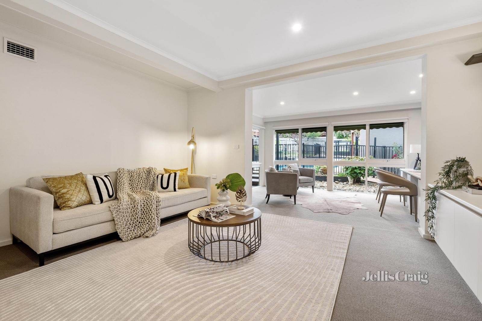 12 Hanwell Court, Glen Waverley image 2