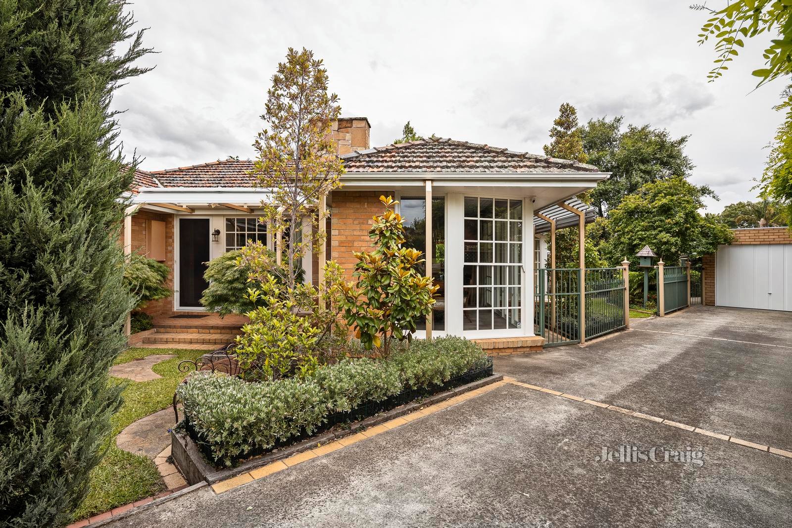 12 Harra Court, Oak Park image 2