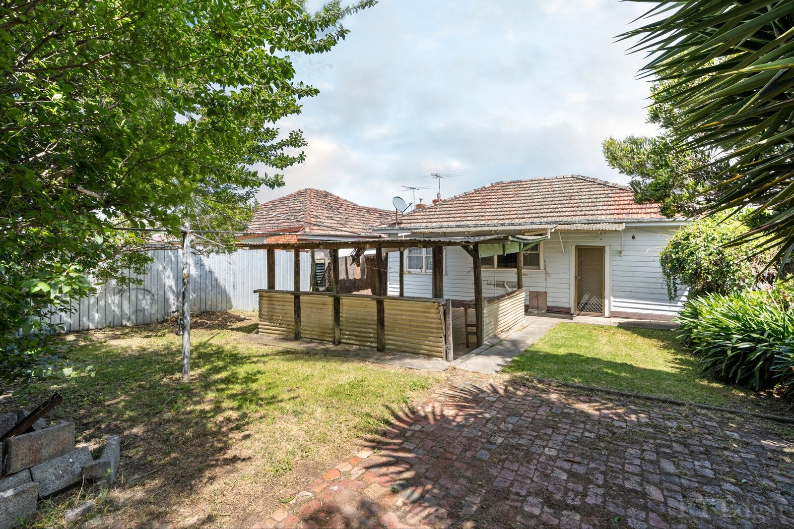 Property Gallery Thumbnail 9