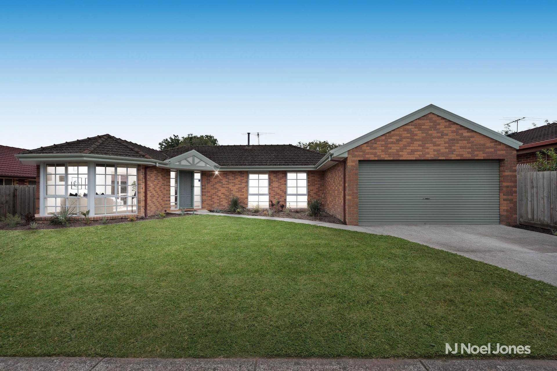 12 Hedgeley Drive, BERWICK VIC 3806 Noel Jones