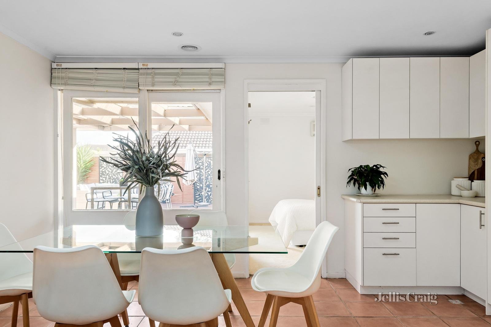 12 Hibiscus Avenue, Cheltenham image 5