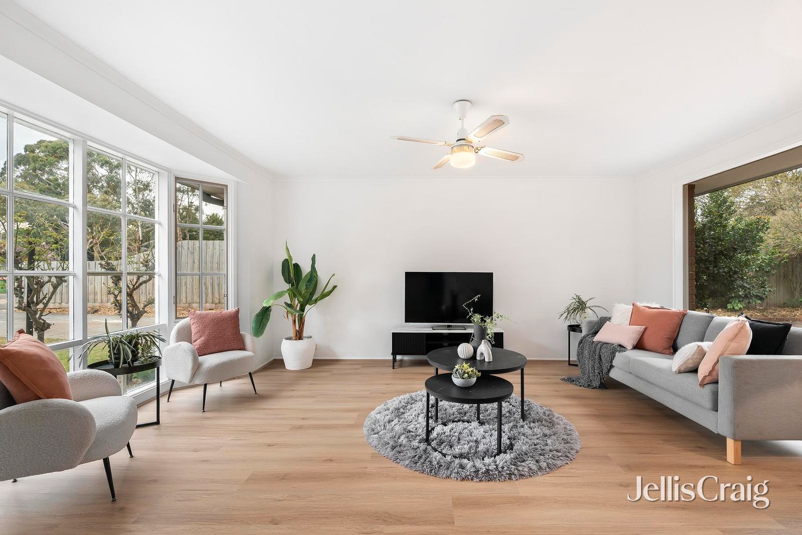 12 Honeysuckle Walk, Croydon South image 2
