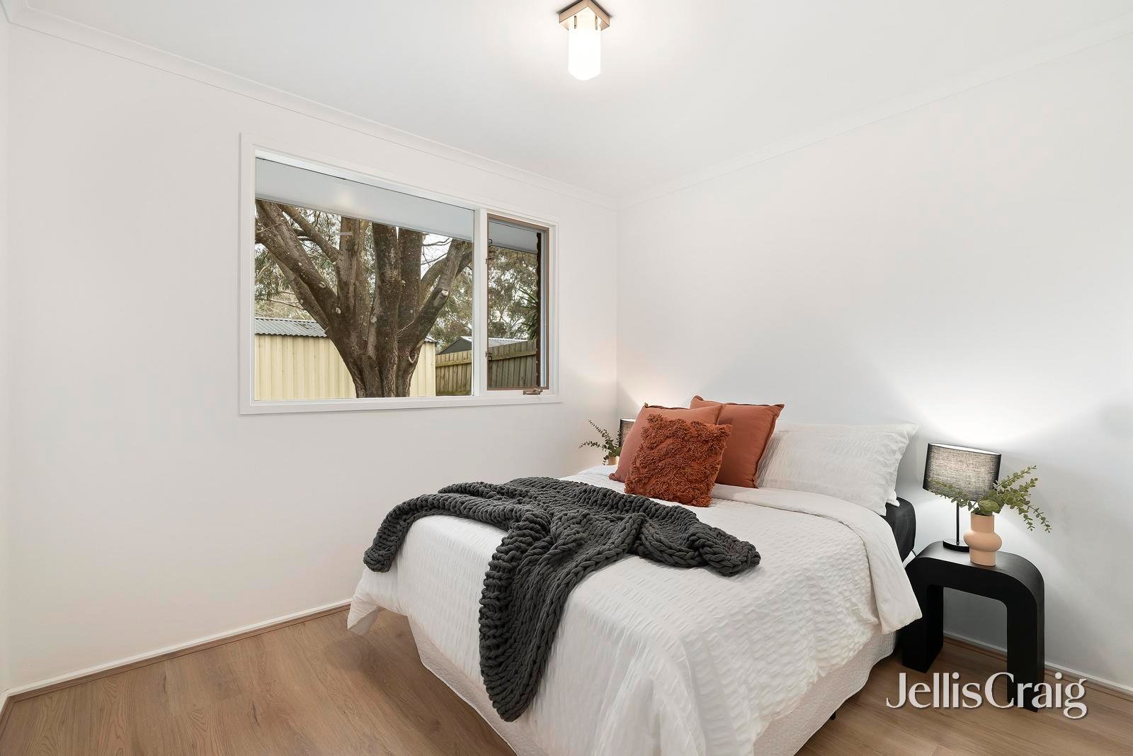 12 Honeysuckle Walk, Croydon South image 8