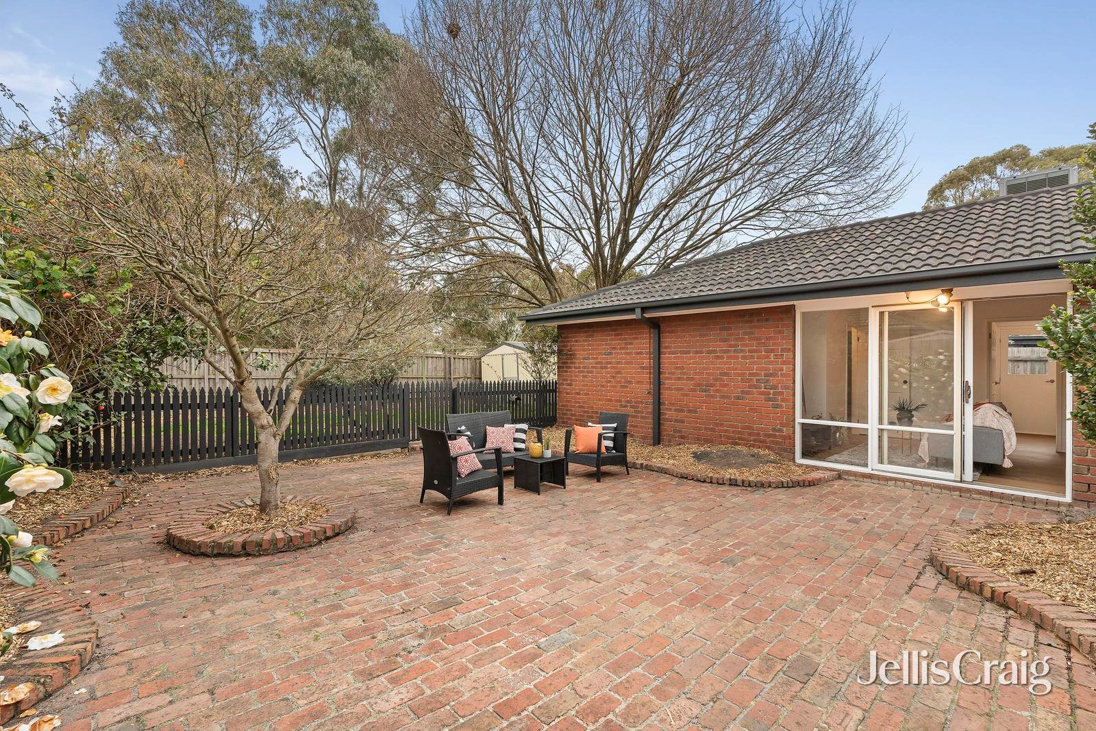 12 Honeysuckle Walk, Croydon South image 9