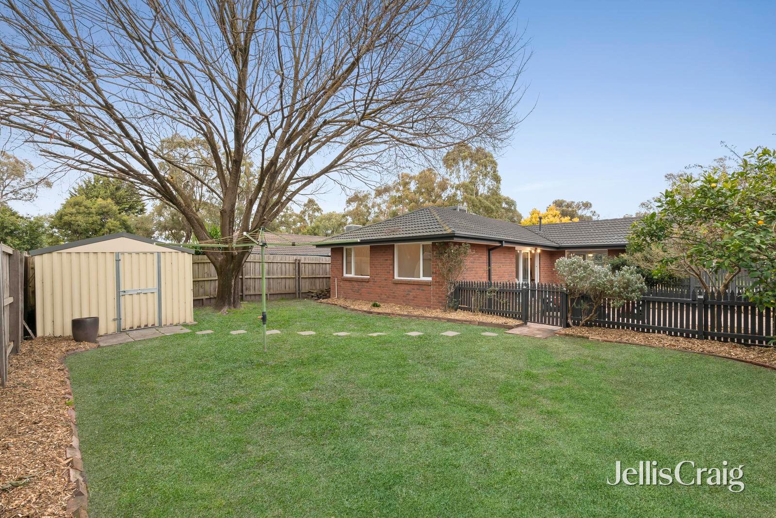 12 Honeysuckle Walk, Croydon South image 10