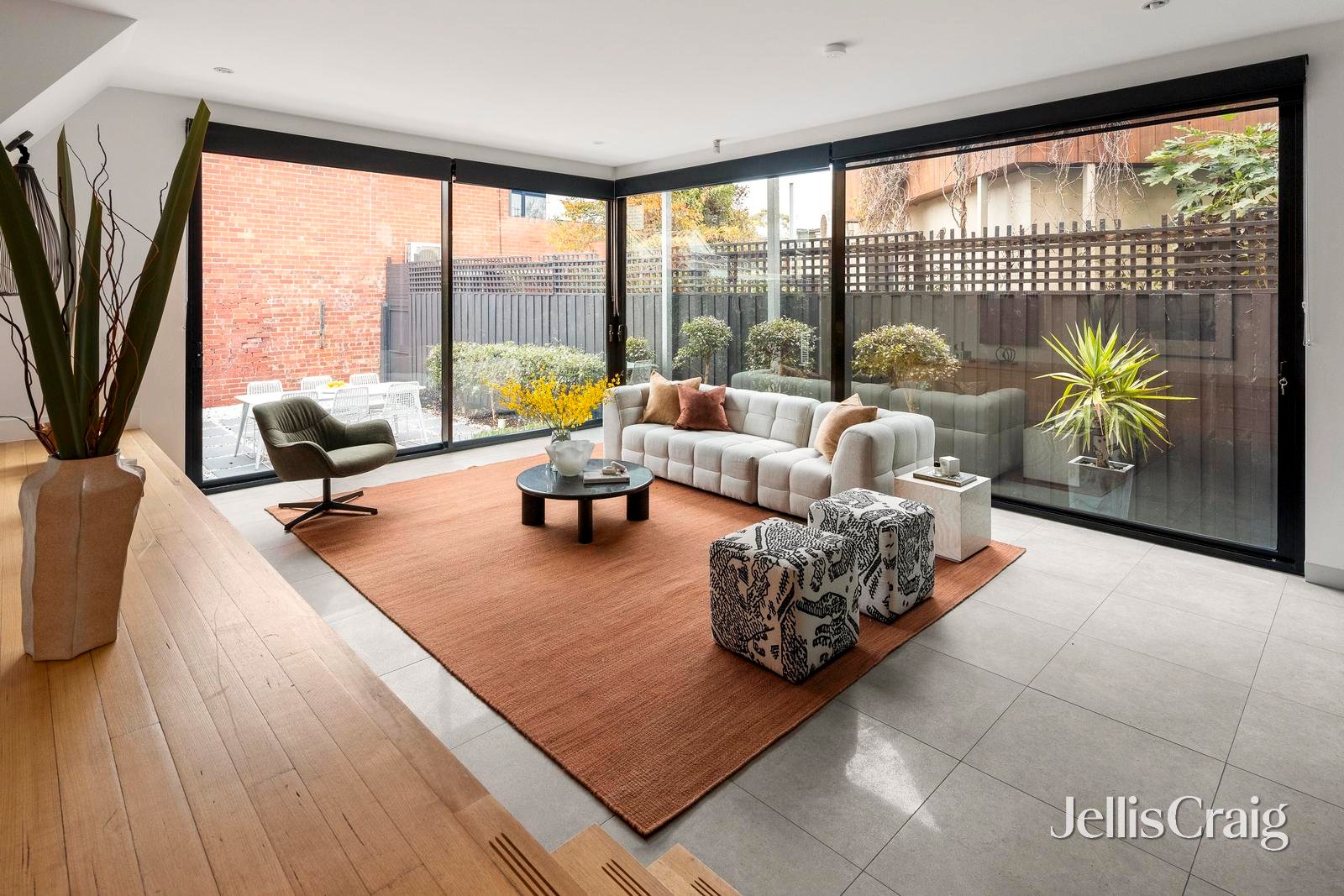 12 Howe Crescent, South&nbsp;Melbourne image 2