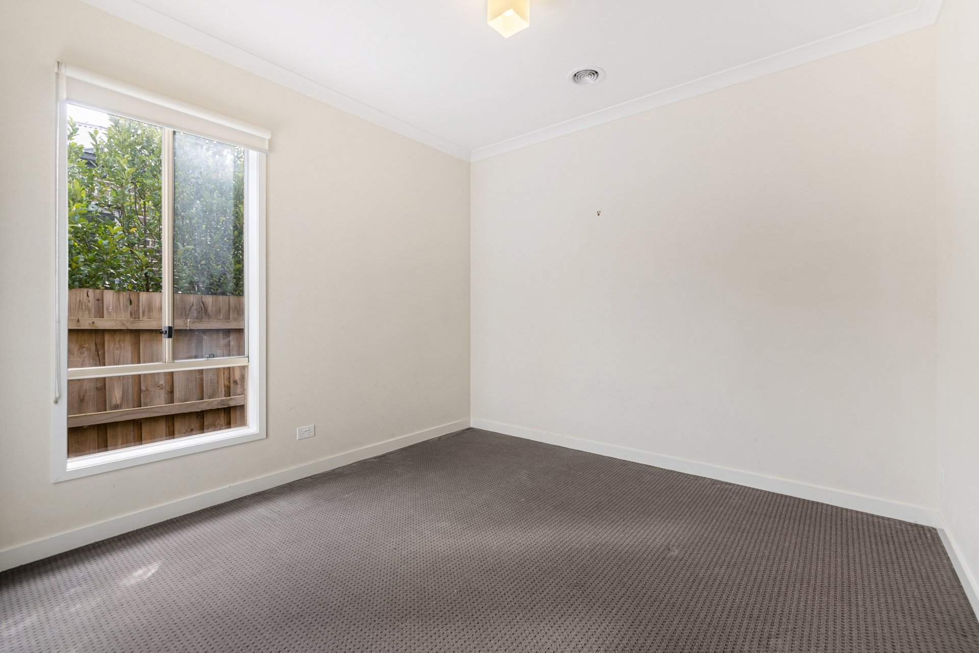 Property Gallery Thumbnail 9