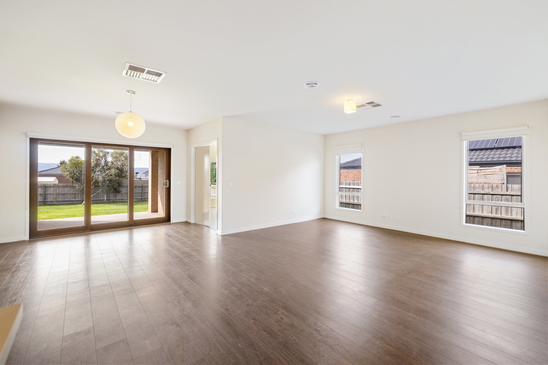 Property Gallery Thumbnail 3