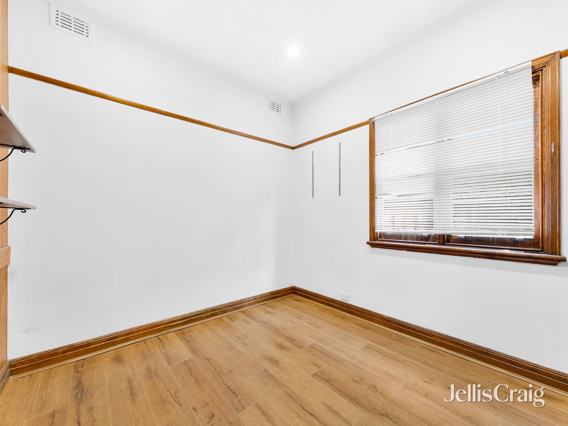 12 Ingram Avenue, Glen&nbsp;Waverley image 2