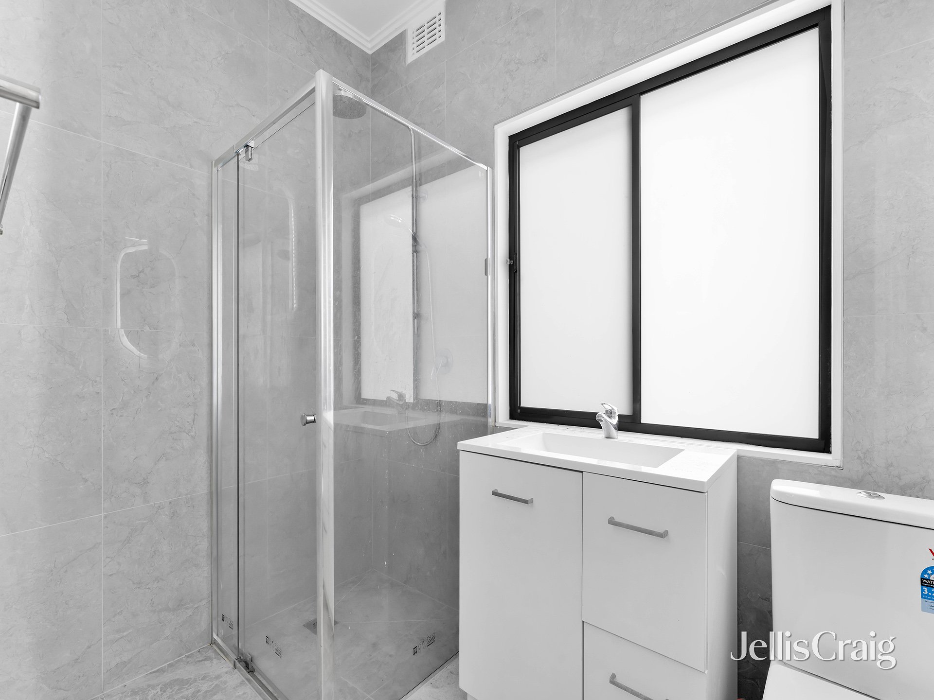 12 Ingram Avenue, Glen&nbsp;Waverley image 4