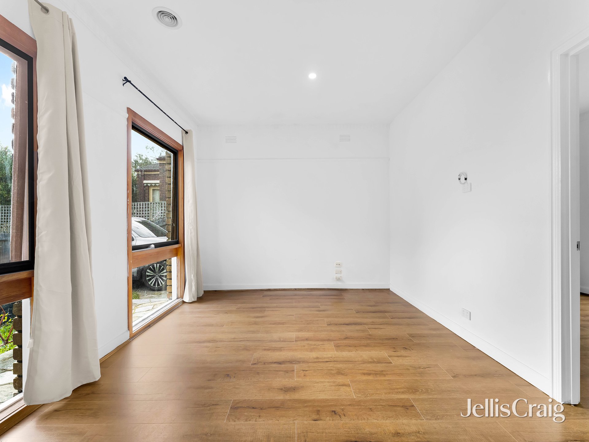 12 Ingram Avenue, Glen&nbsp;Waverley image 5
