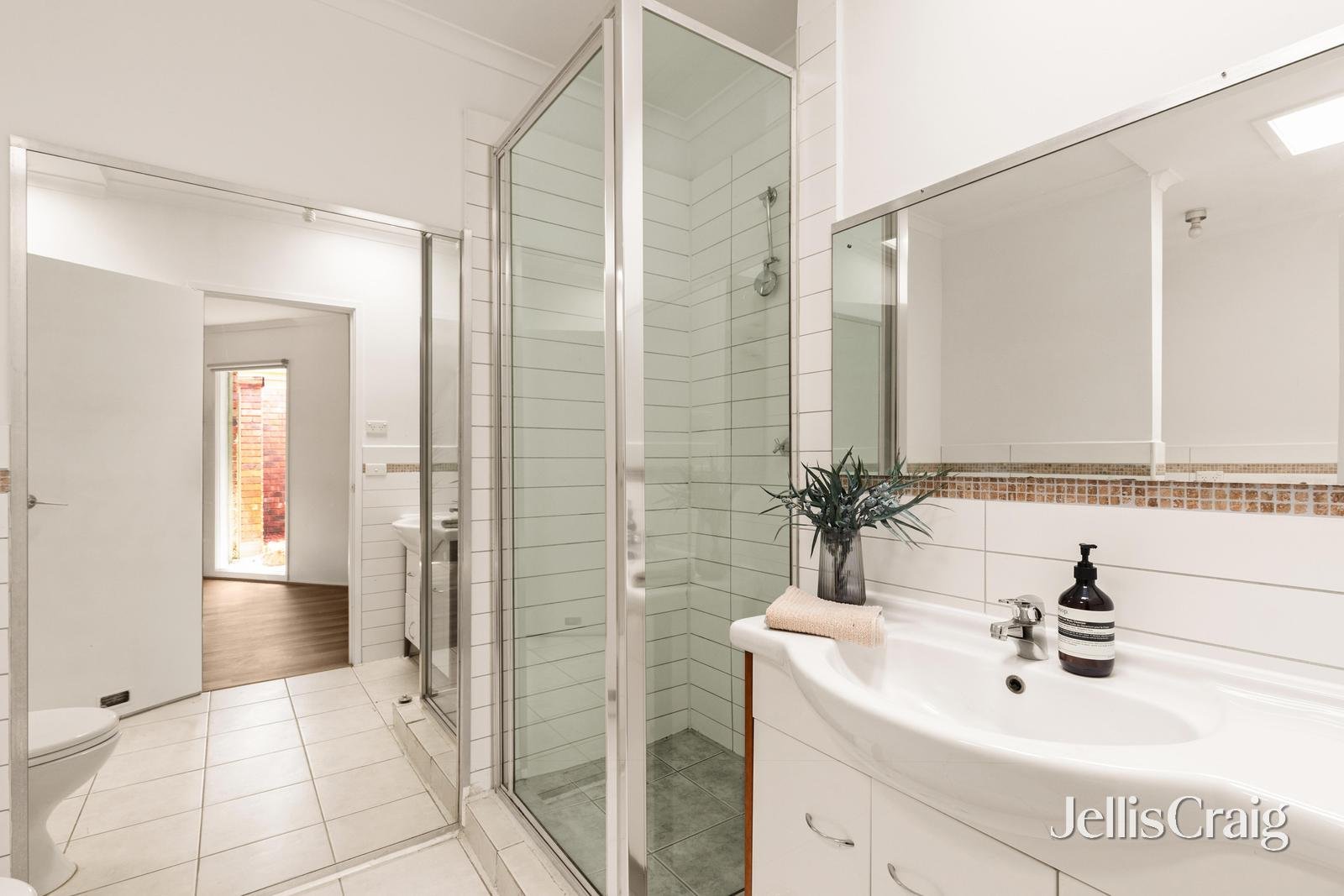 12 James Street, Abbotsford image 7