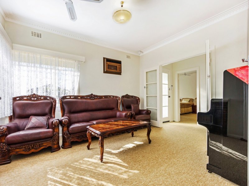 12 Jenner Street, Blackburn South image 3