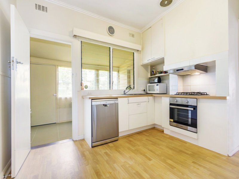 12 Jenner Street, Blackburn South image 5