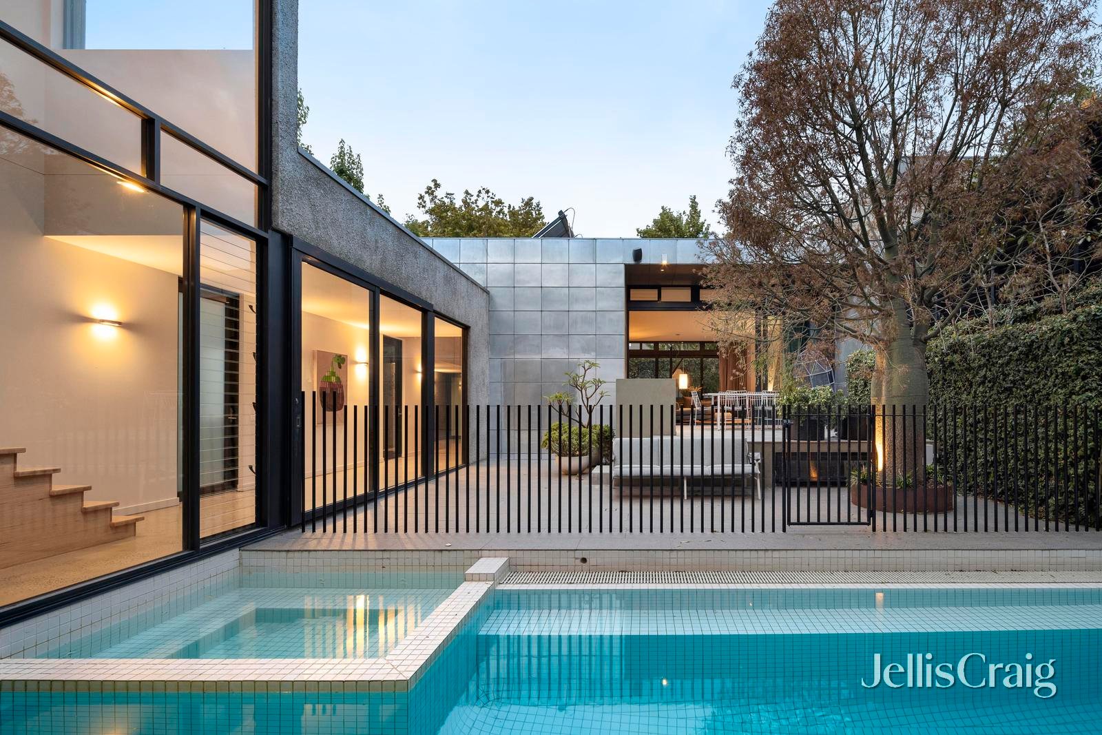 12 Joyce Street, Elwood image 2