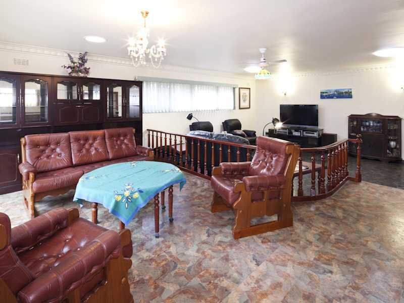 12 June Avenue, Hamlyn Heights image 2